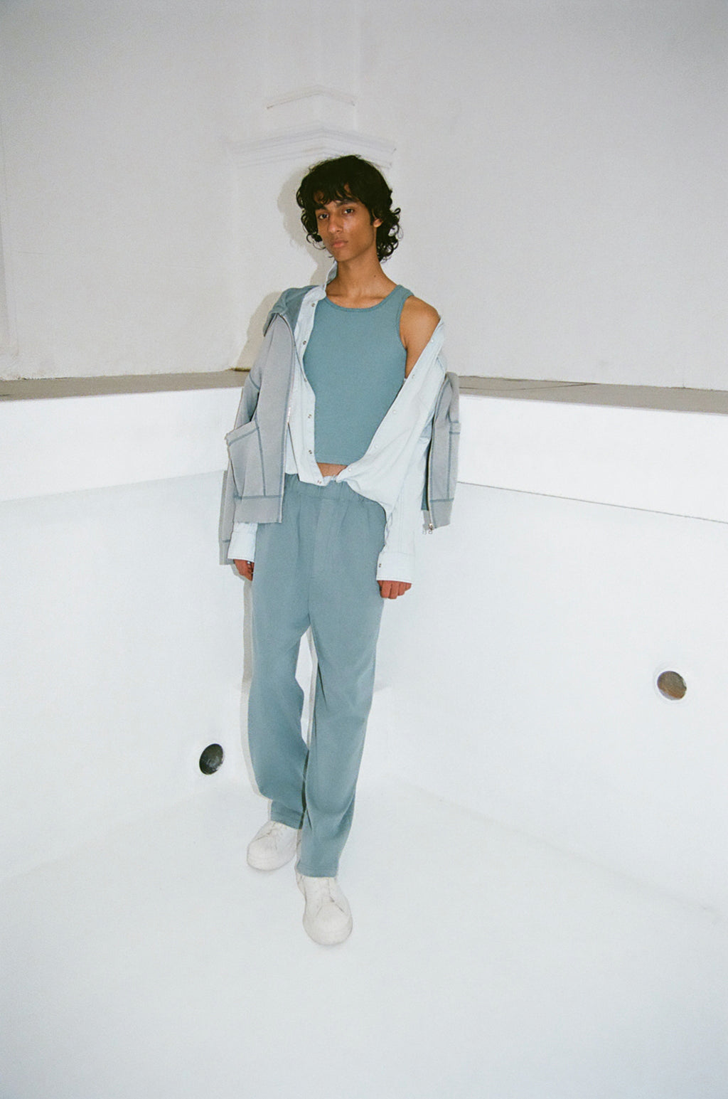 concause｜FADE FULL ZIP HOODIE ｜メンズ モデル 着用｜BLUE｜スウェット ジップアップ フーディ