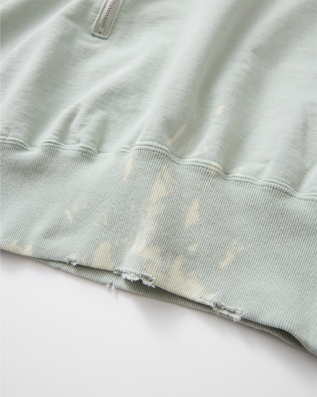 concause FRONT HALF ZIP SWEAT SHIRTS / OFF WHITE 裾リブのダメージ加工ディテール
