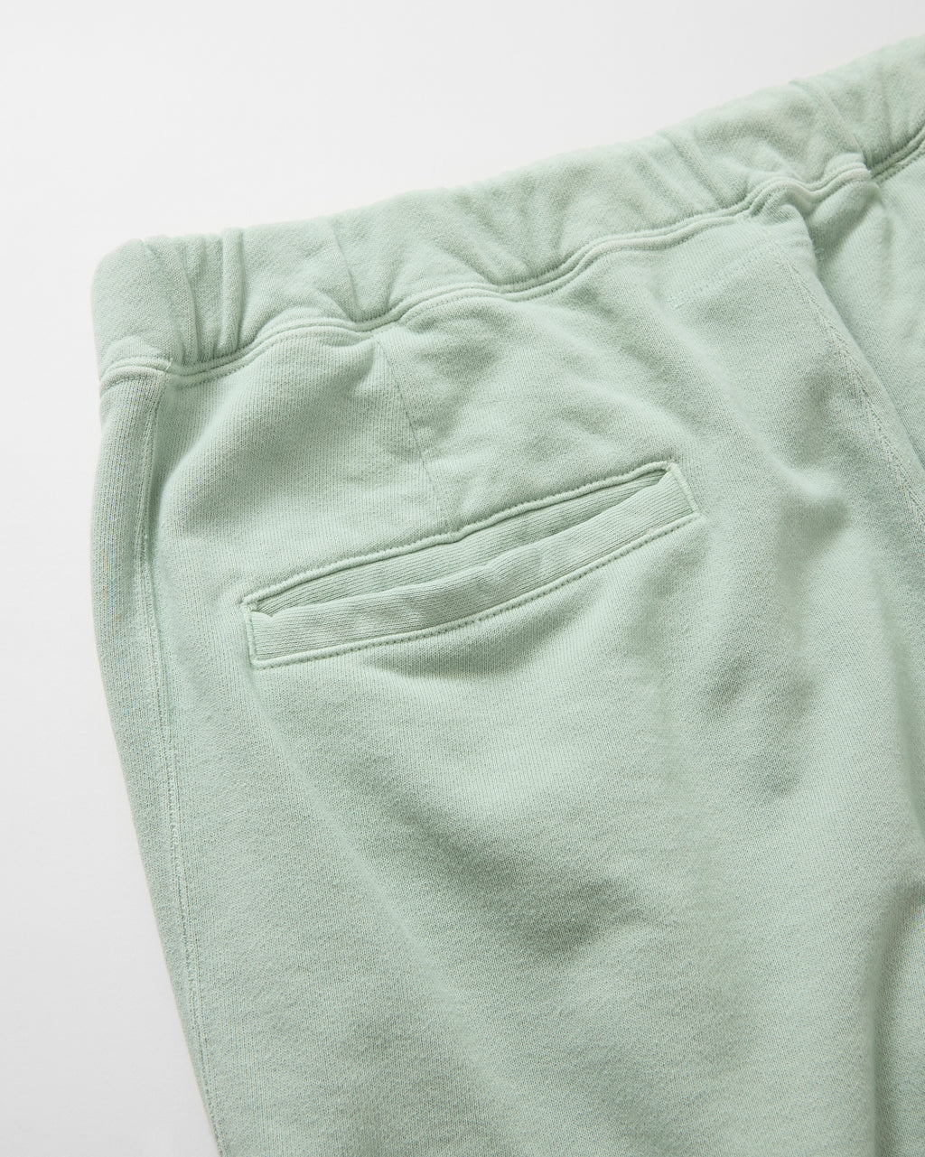 concause SWEAT PANTS / GREEN バックポケットのステッチディテール

