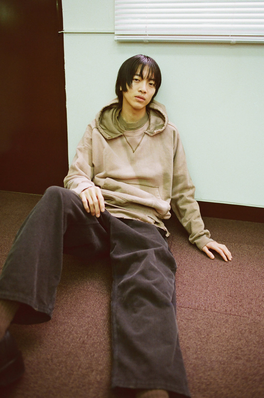 concause FADE W-V AFTER HOODIE EX ルックスタイリング 座りスタイル
