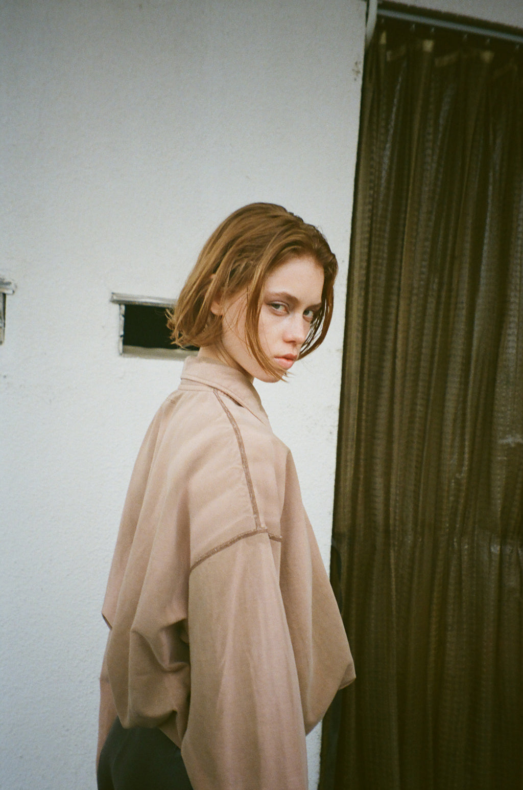 concause FADE HALF ZIP SWEAT SHIRTS EX ルックスタイリング / TAUPE サイドビュー
