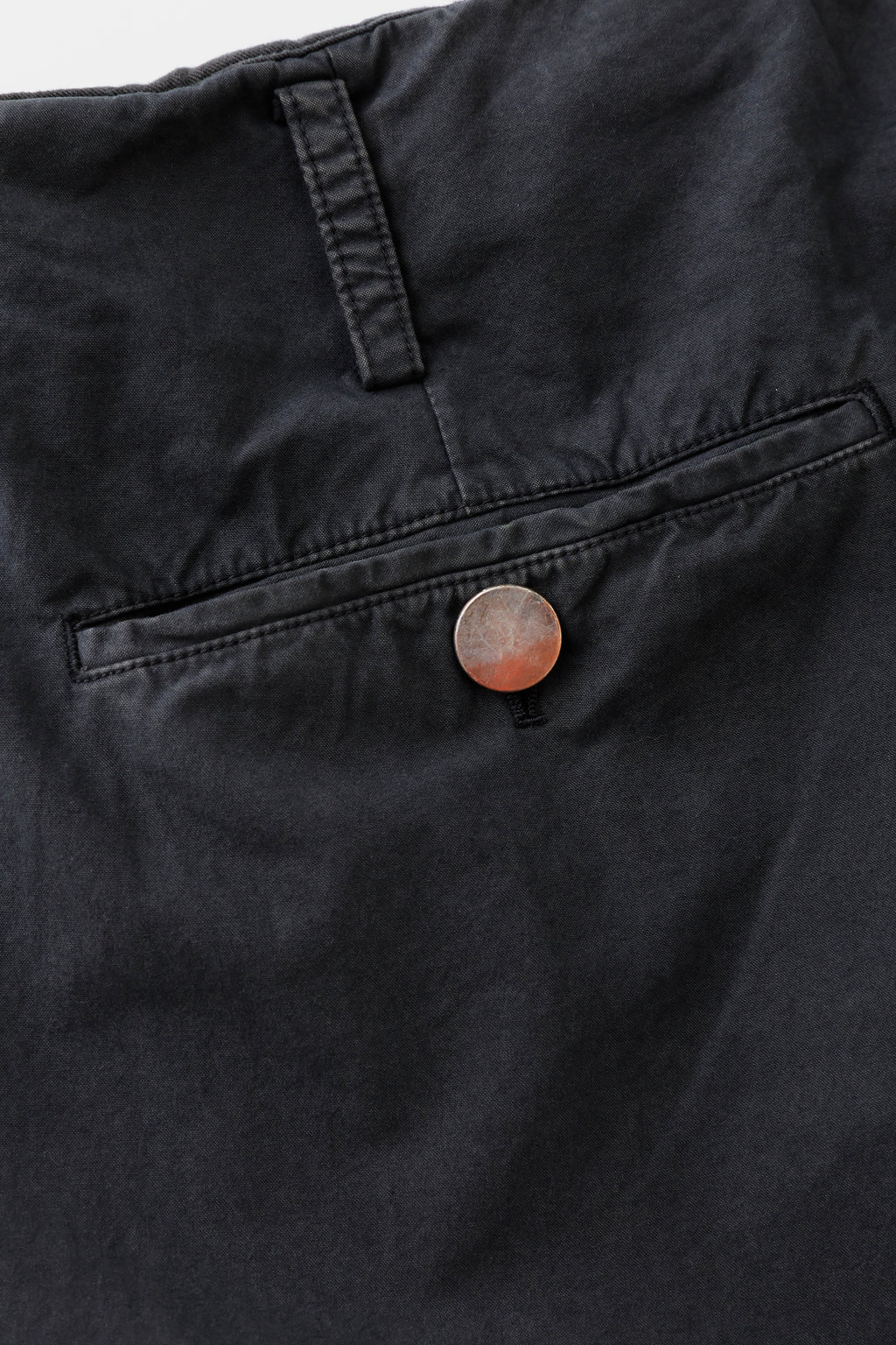 concause WIDE TAPERD SLACKS / BLACK ウエストベルトループとボタンフライのディテール
