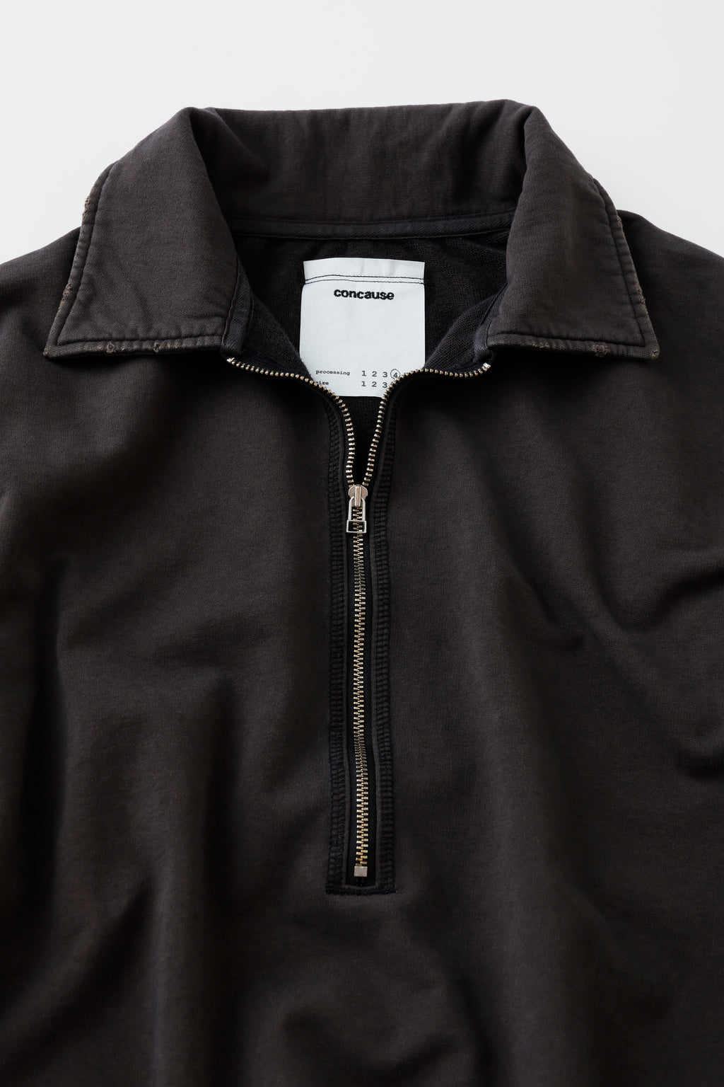 concause HALF ZIP SWEAT SHIRTS / TAUPE 正面（全体像）
