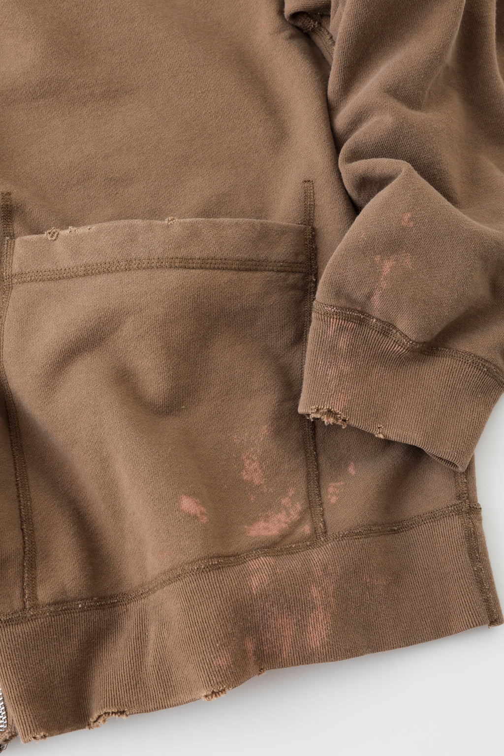 concause FULL ZIP SWEAT CARDIGAN / TAUPE 裾・袖口リブと加工ダメージのディテール
