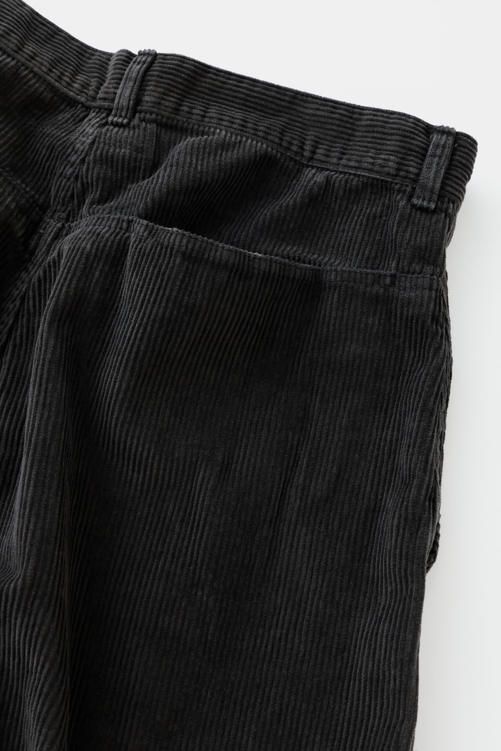 concause CORDUROY LUNCH PANTS / BLACK 縫い目とコーデュロイテクスチャのディテール
