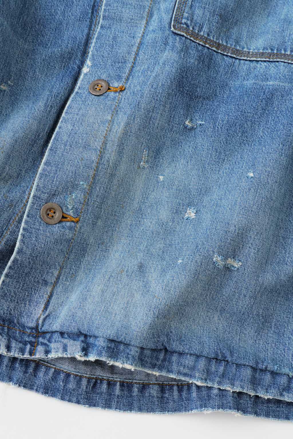 concause DENIM JACKET / INDIGO フロントボタンとダメージ加工のディテール
