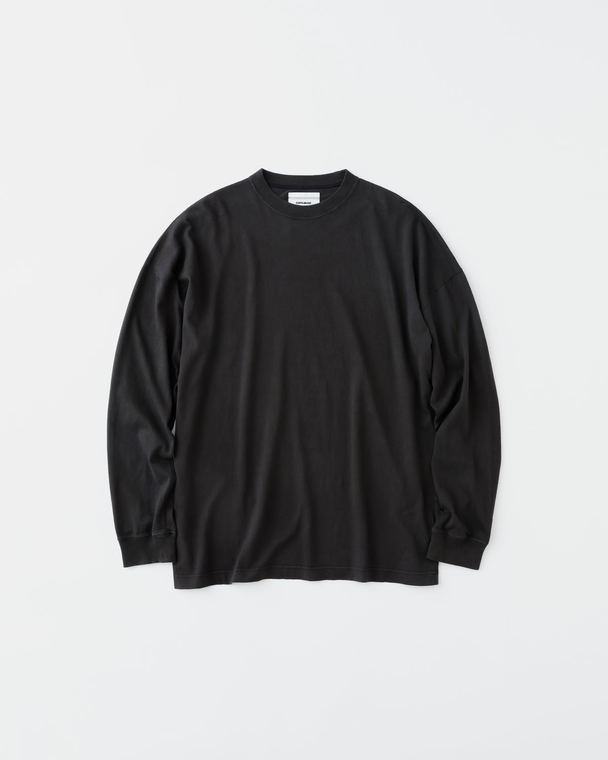 concause L/S TEE / BLACK 正面（サイドアングル）
